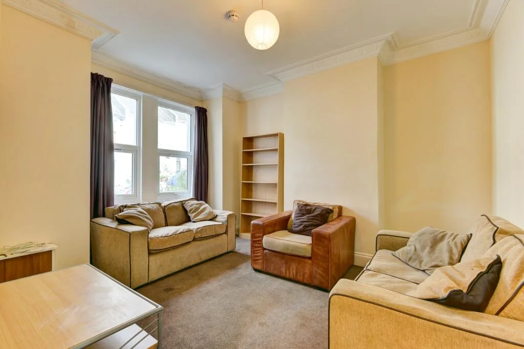 6 bedroom terraced house for rent