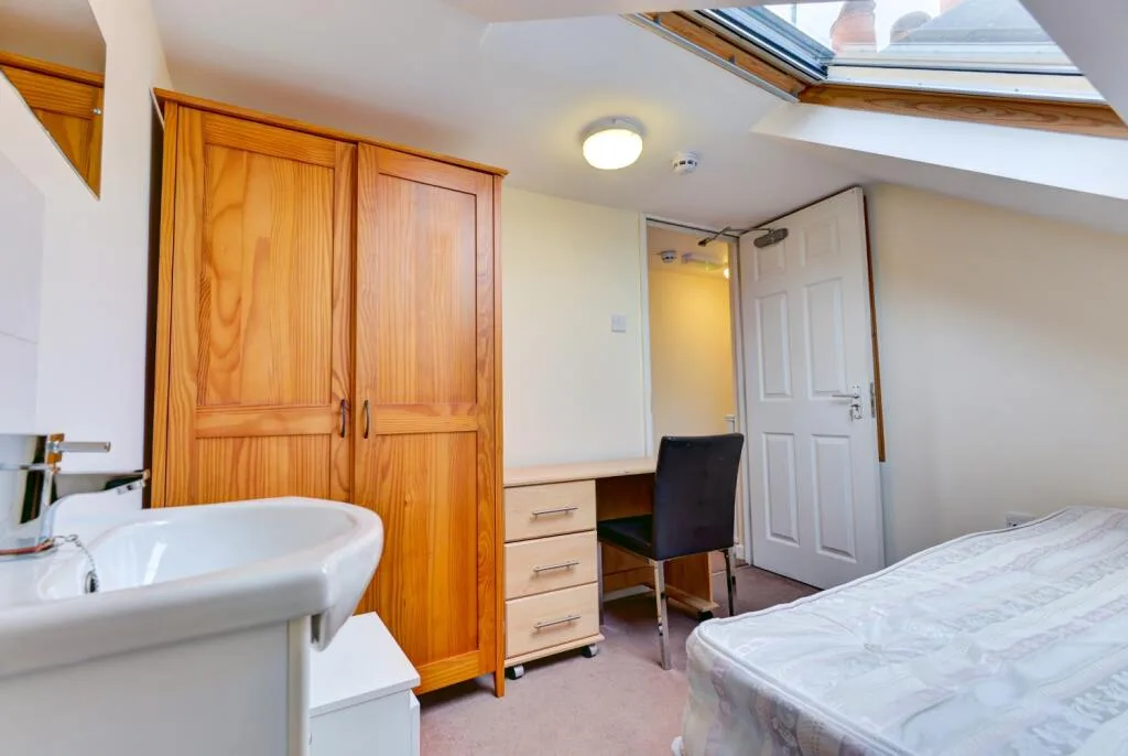 6 bedroom terraced house for rent