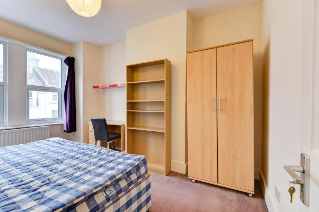6 bedroom terraced house for rent