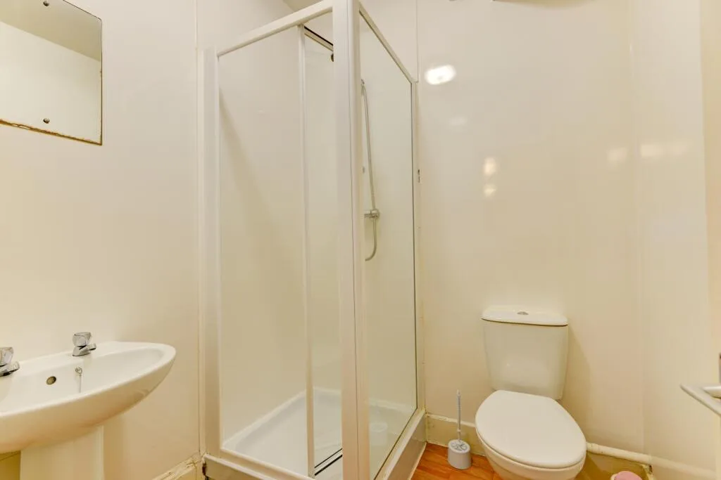 6 bedroom terraced house for rent