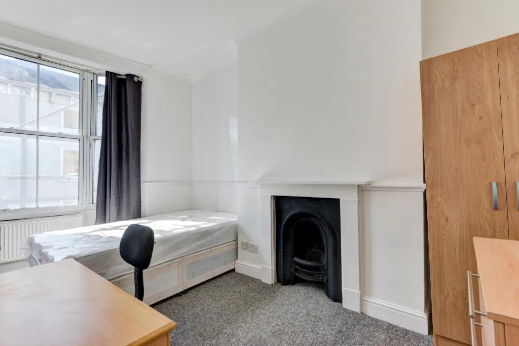 6 bedroom terraced house for rent