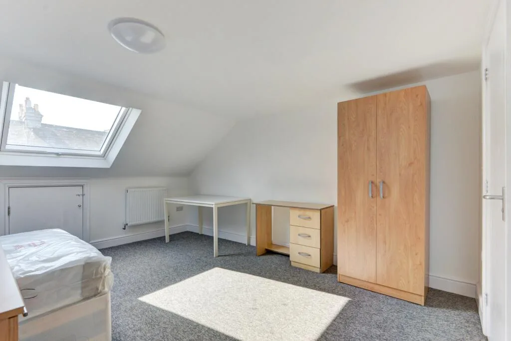 6 bedroom terraced house for rent