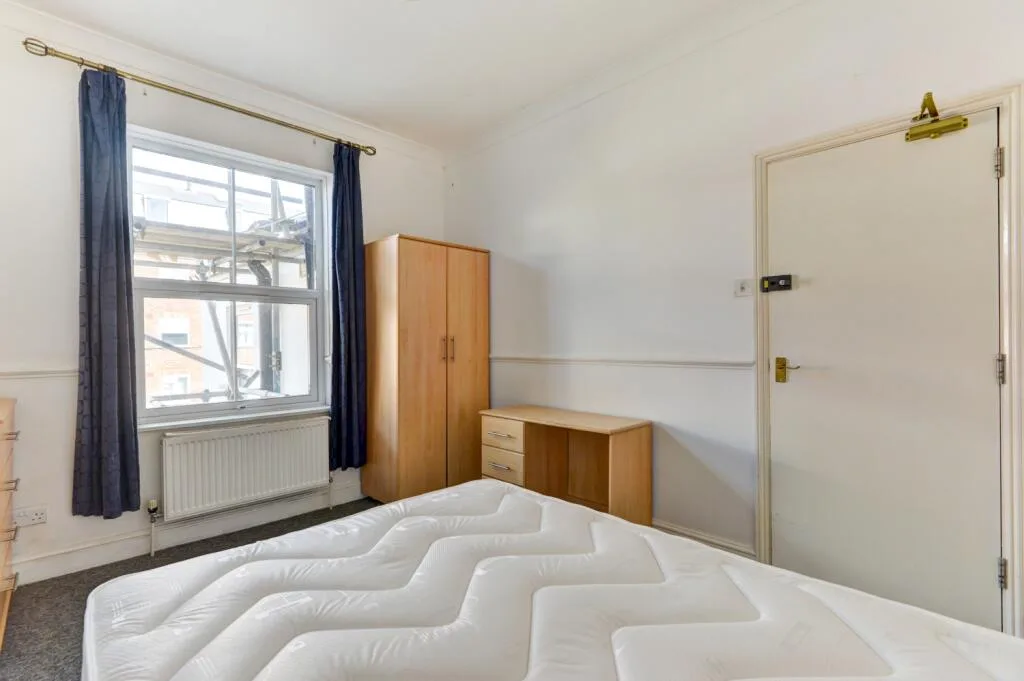 6 bedroom terraced house for rent