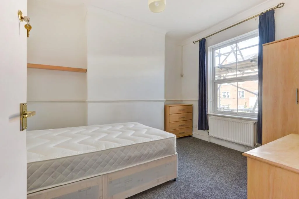 6 bedroom terraced house for rent
