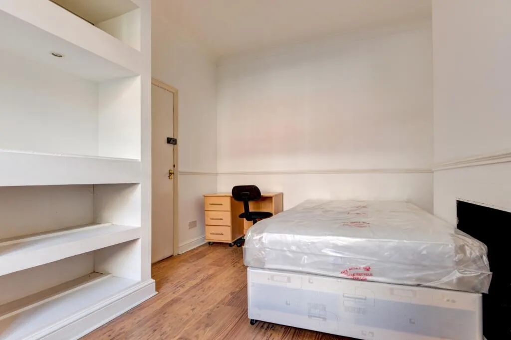 6 bedroom terraced house for rent
