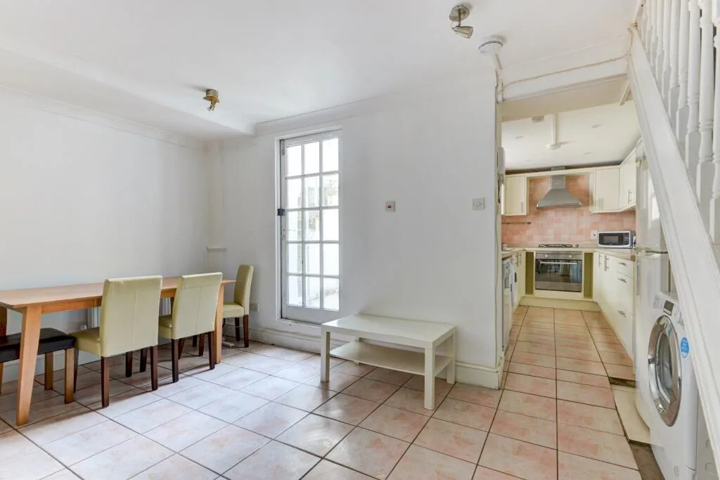 6 bedroom terraced house for rent