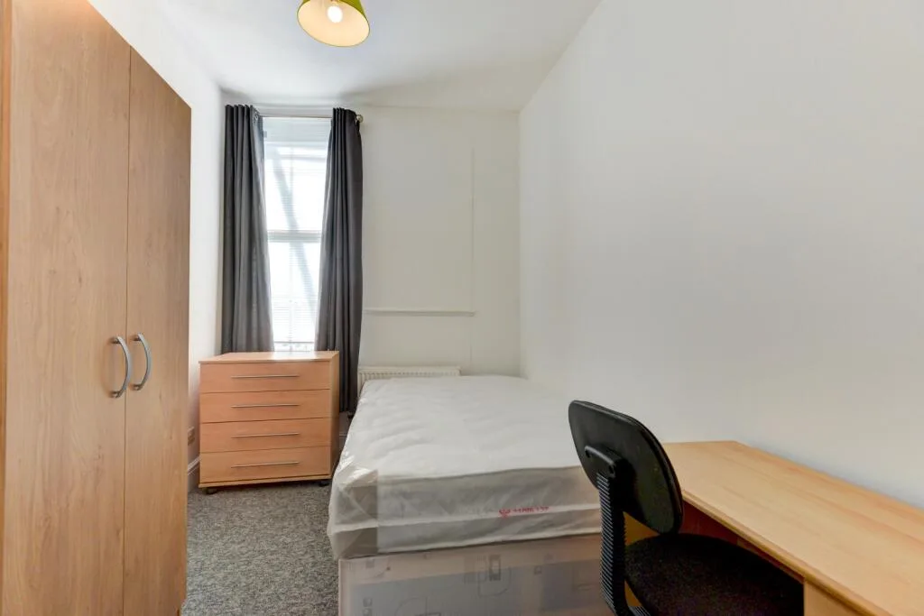 6 bedroom terraced house for rent
