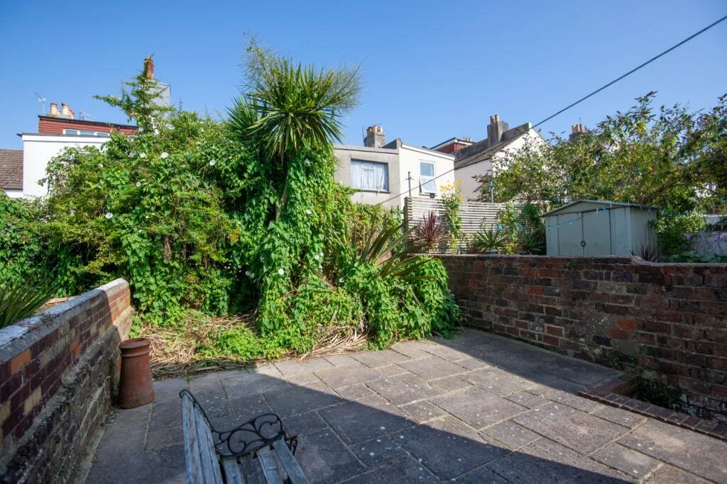 6 bedroom terraced house for rent