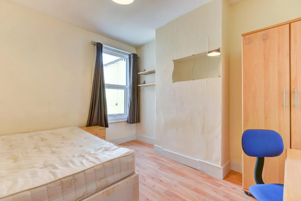 6 bedroom terraced house for rent