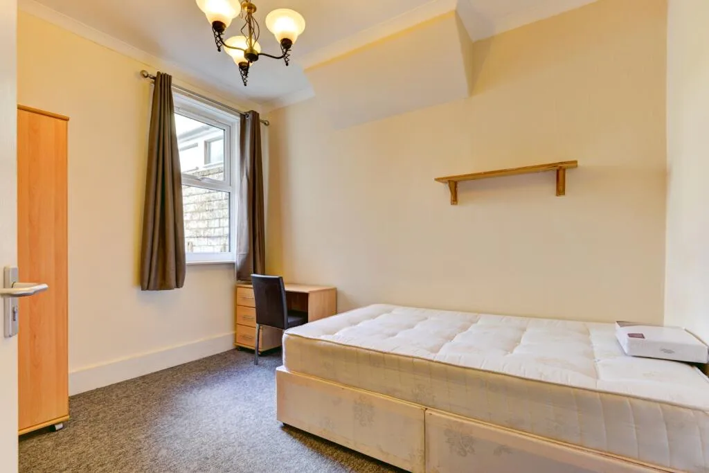 6 bedroom terraced house for rent