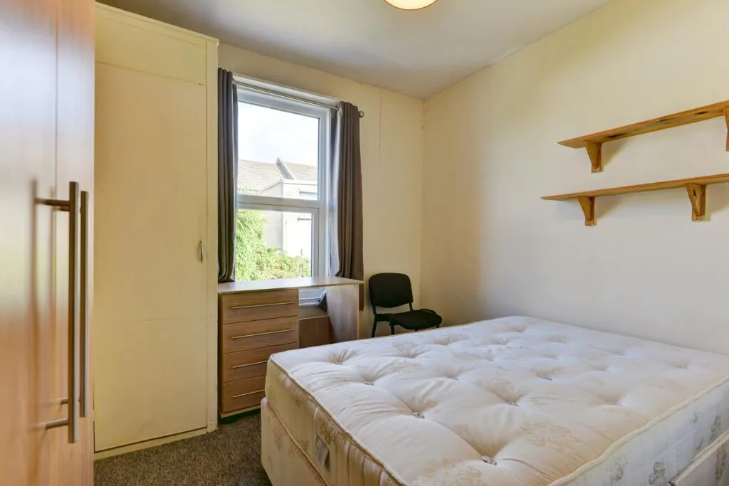 6 bedroom terraced house for rent