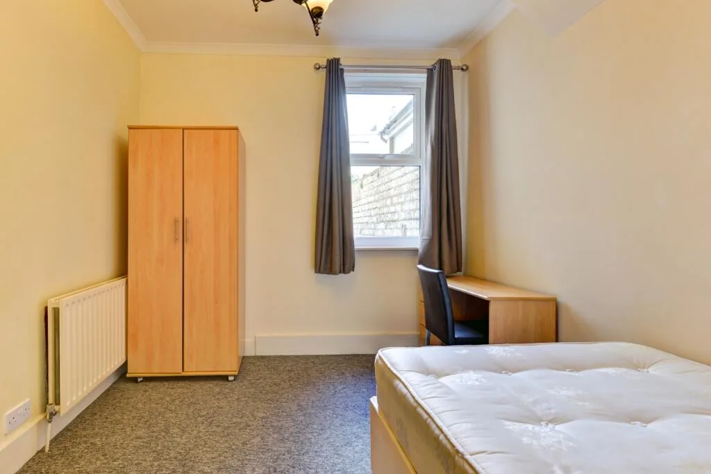 6 bedroom terraced house for rent