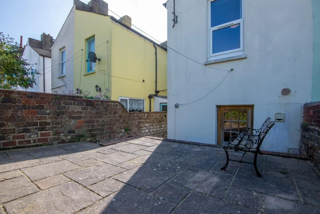 6 bedroom terraced house for rent