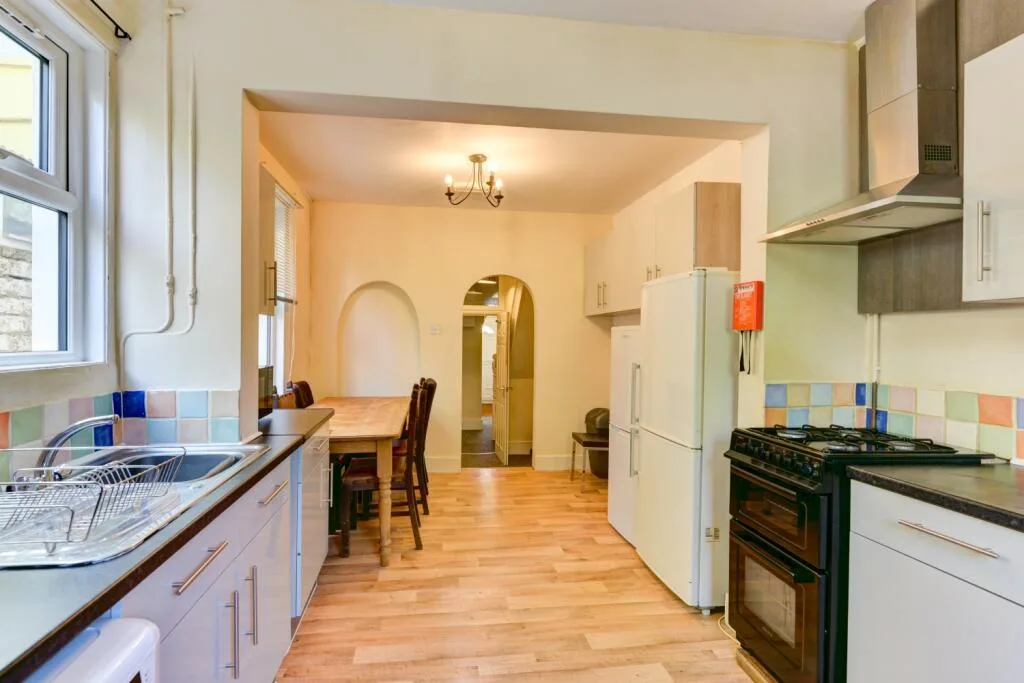 6 bedroom terraced house for rent