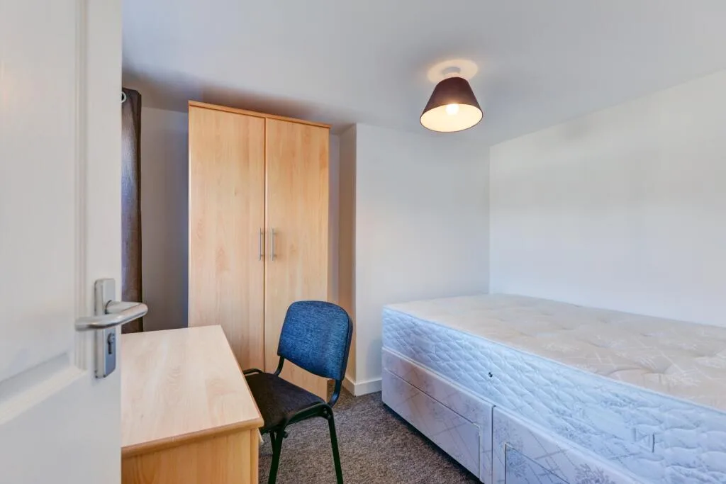 6 bedroom terraced house for rent