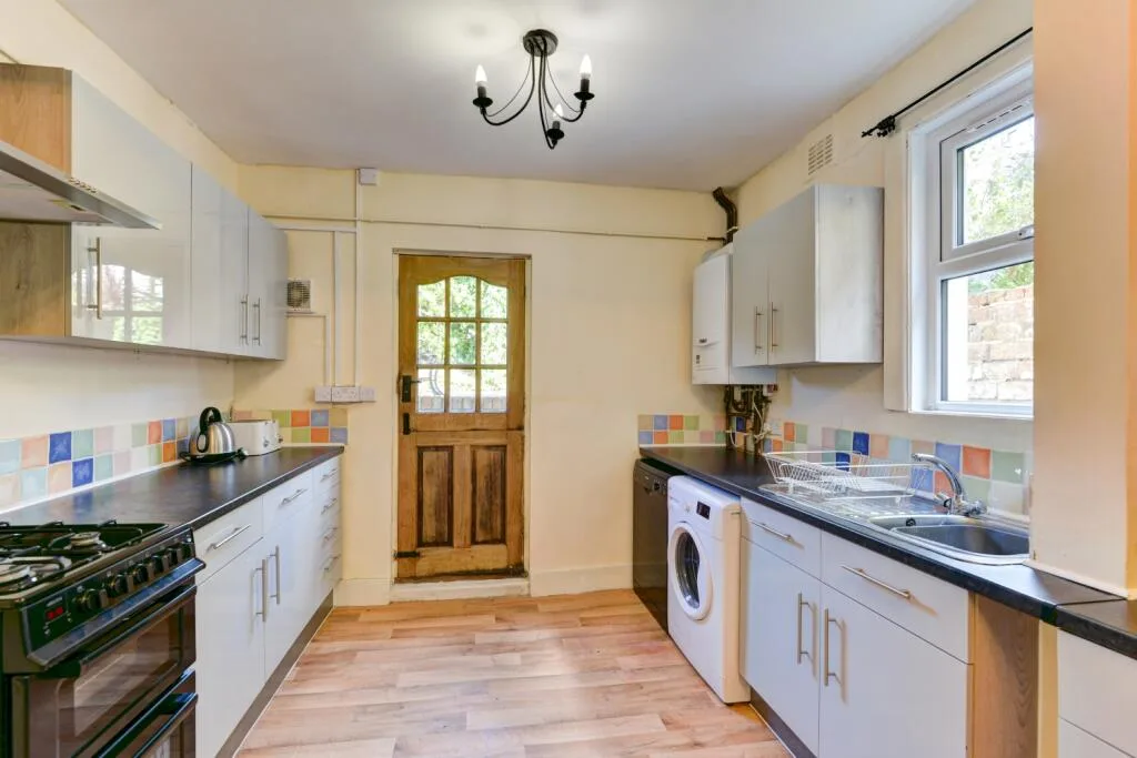 6 bedroom terraced house for rent