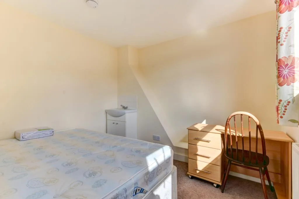6 bedroom terraced house for rent