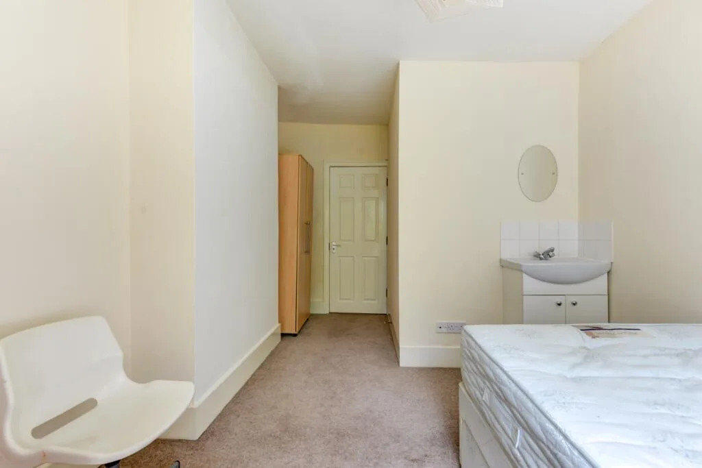 6 bedroom terraced house for rent