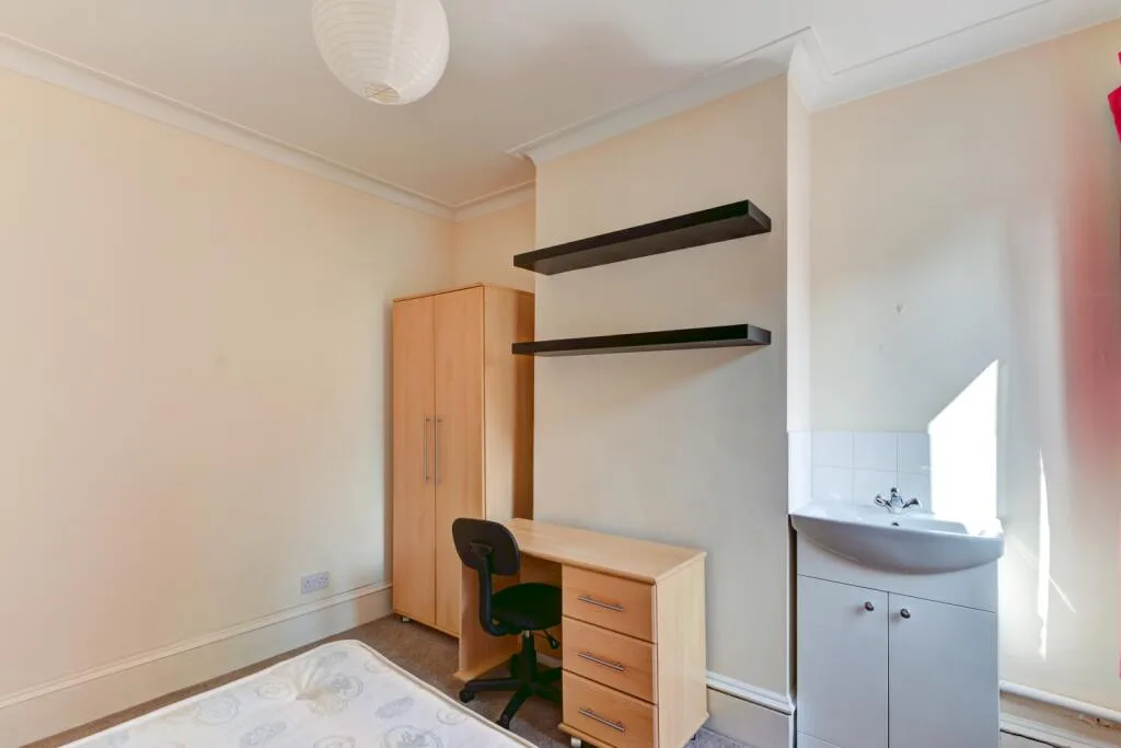 6 bedroom terraced house for rent