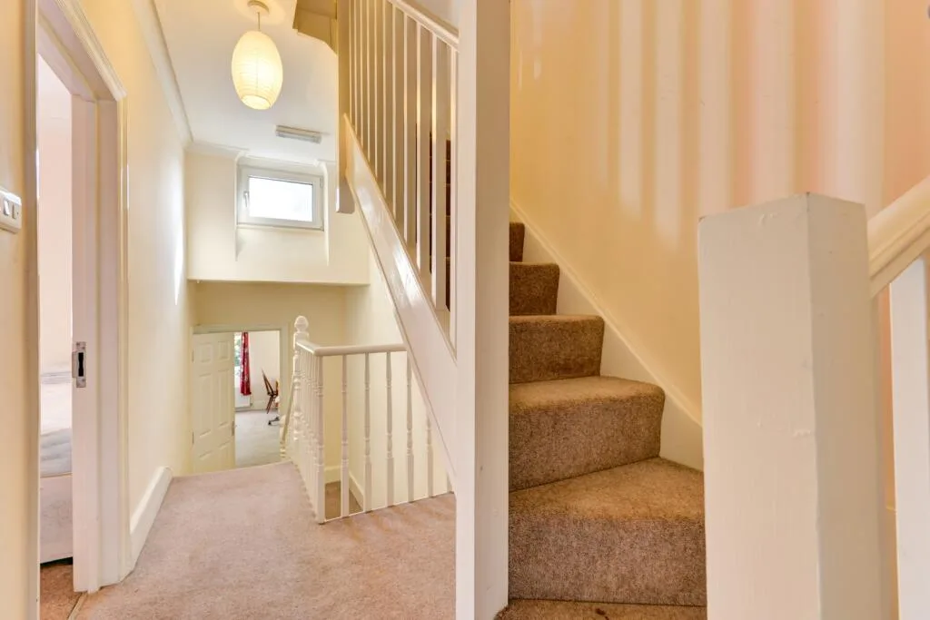 6 bedroom terraced house for rent