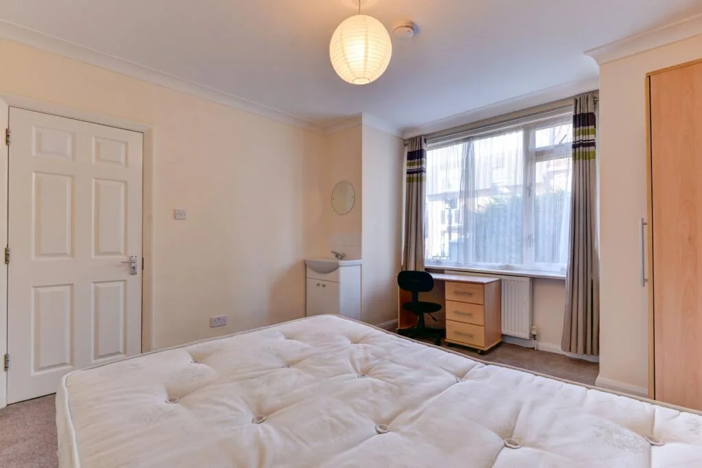 6 bedroom terraced house for rent