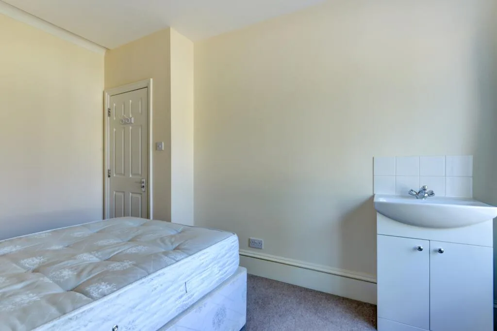 6 bedroom terraced house for rent
