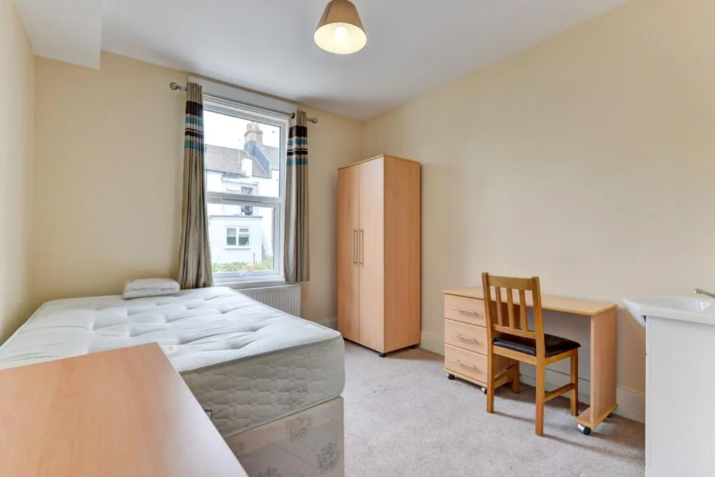 6 bedroom terraced house for rent