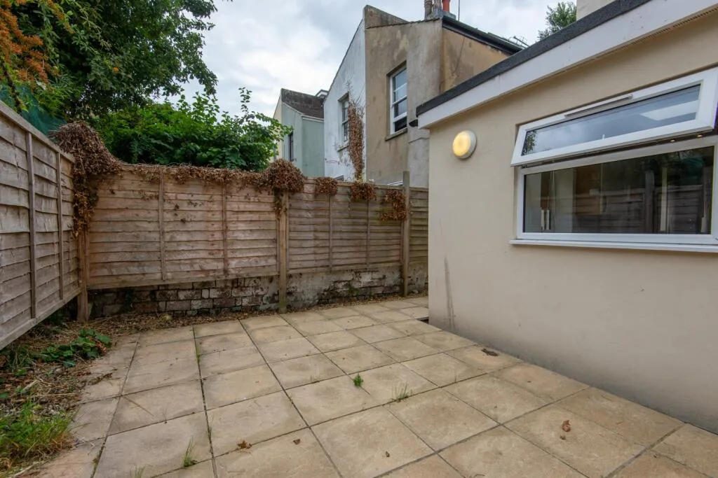 6 bedroom terraced house for rent