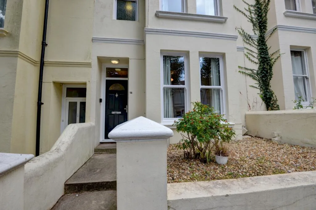 6 bedroom terraced house for rent