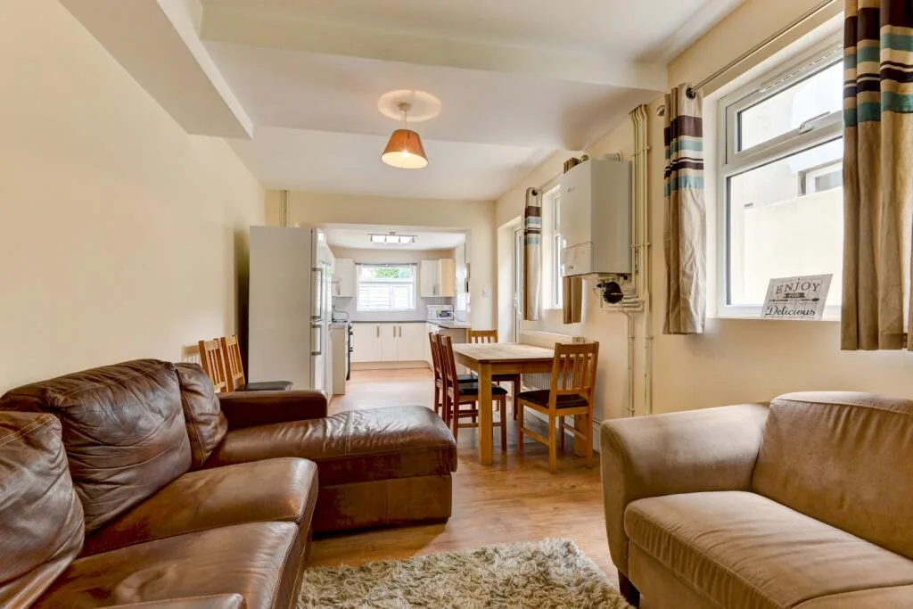 6 bedroom terraced house for rent
