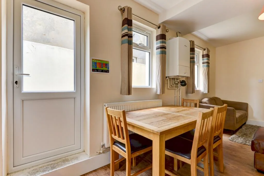 6 bedroom terraced house for rent