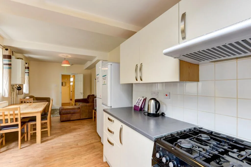 6 bedroom terraced house for rent