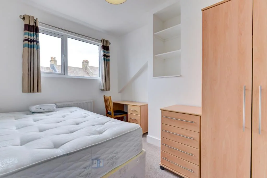 6 bedroom terraced house for rent