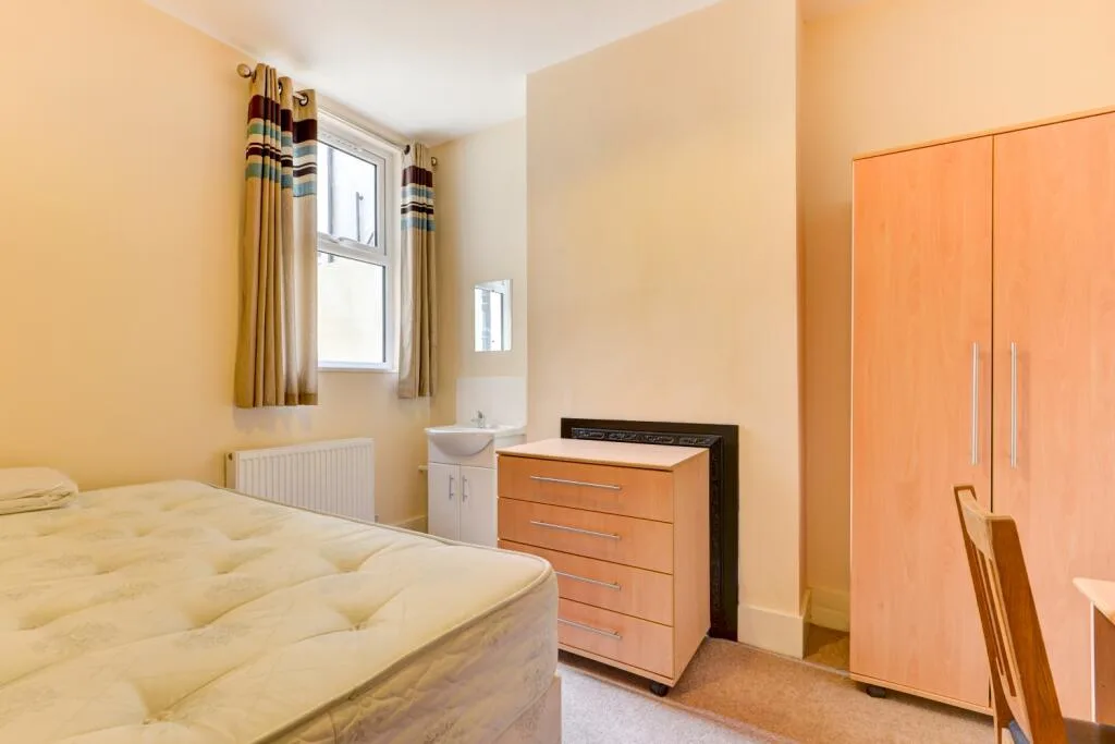 6 bedroom terraced house for rent