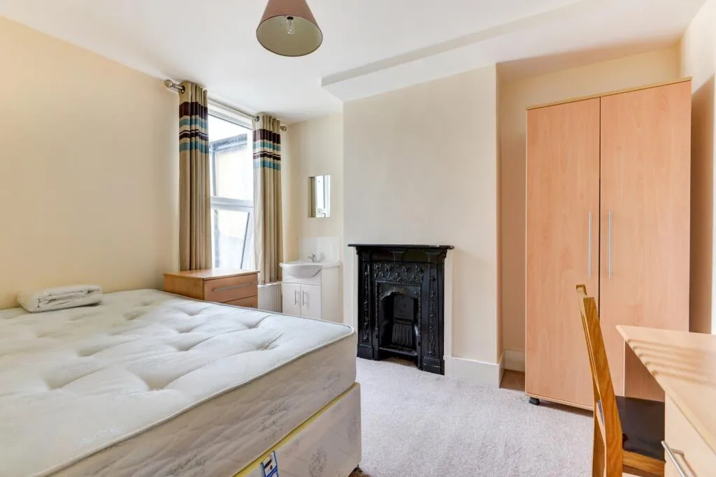6 bedroom terraced house for rent