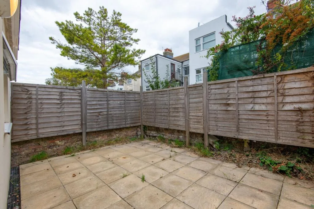 6 bedroom terraced house for rent