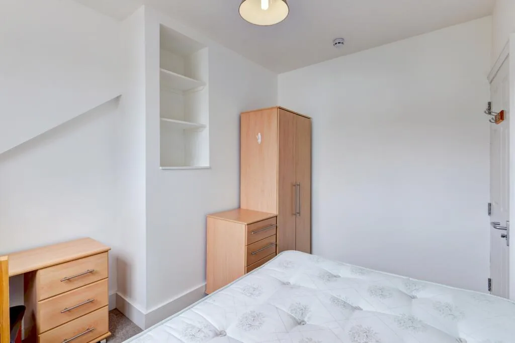 6 bedroom terraced house for rent