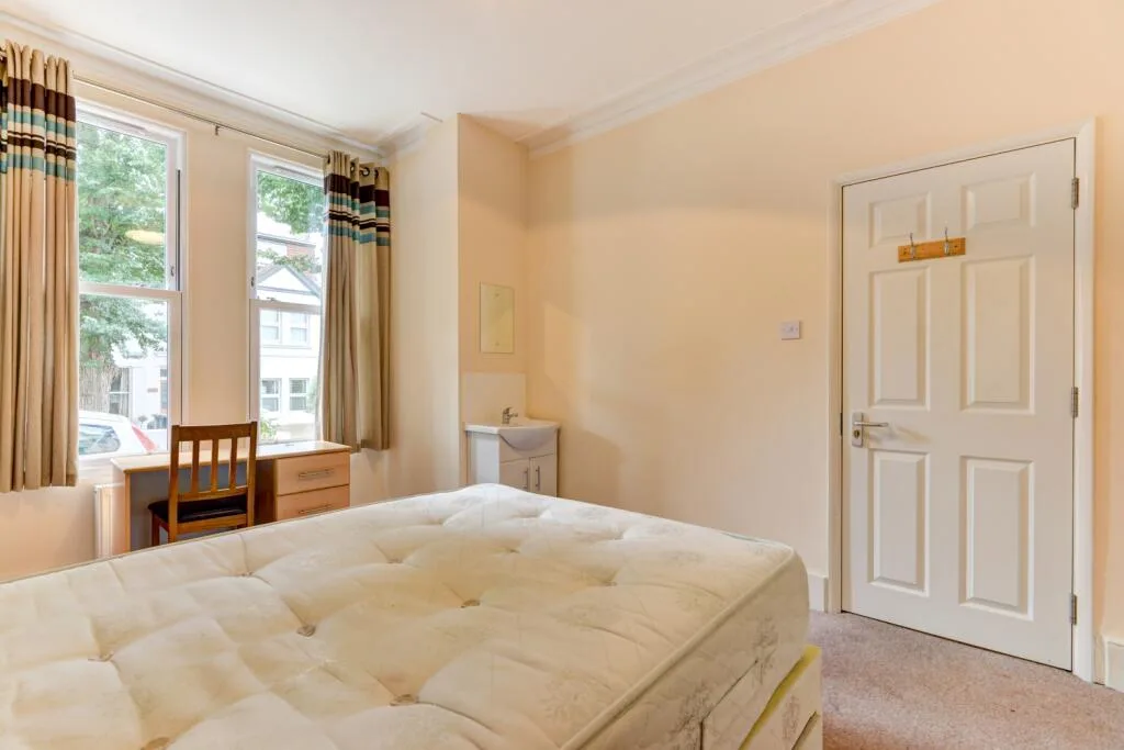 6 bedroom terraced house for rent