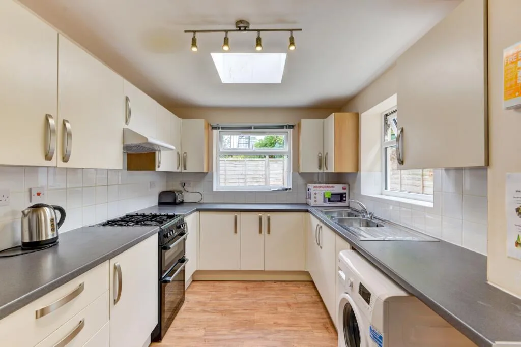 6 bedroom terraced house for rent