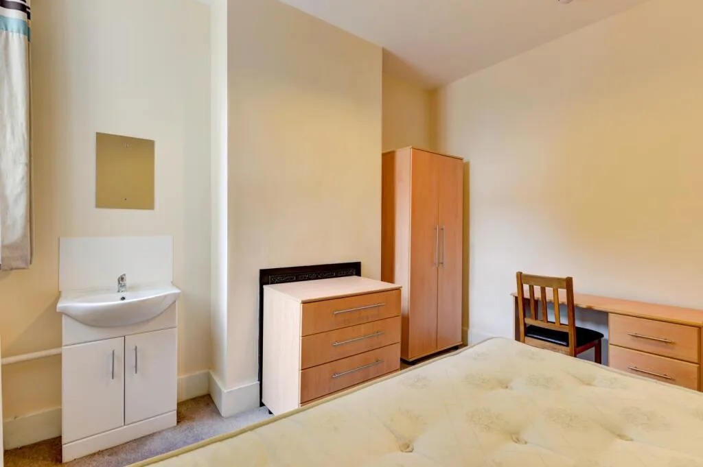 6 bedroom terraced house for rent