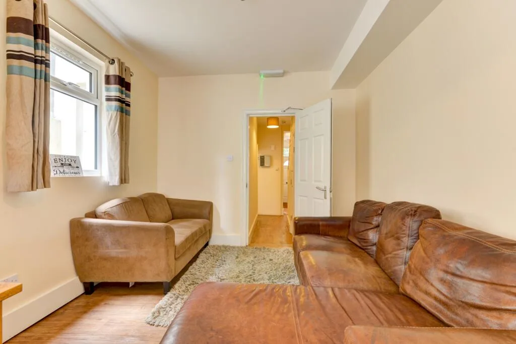 6 bedroom terraced house for rent