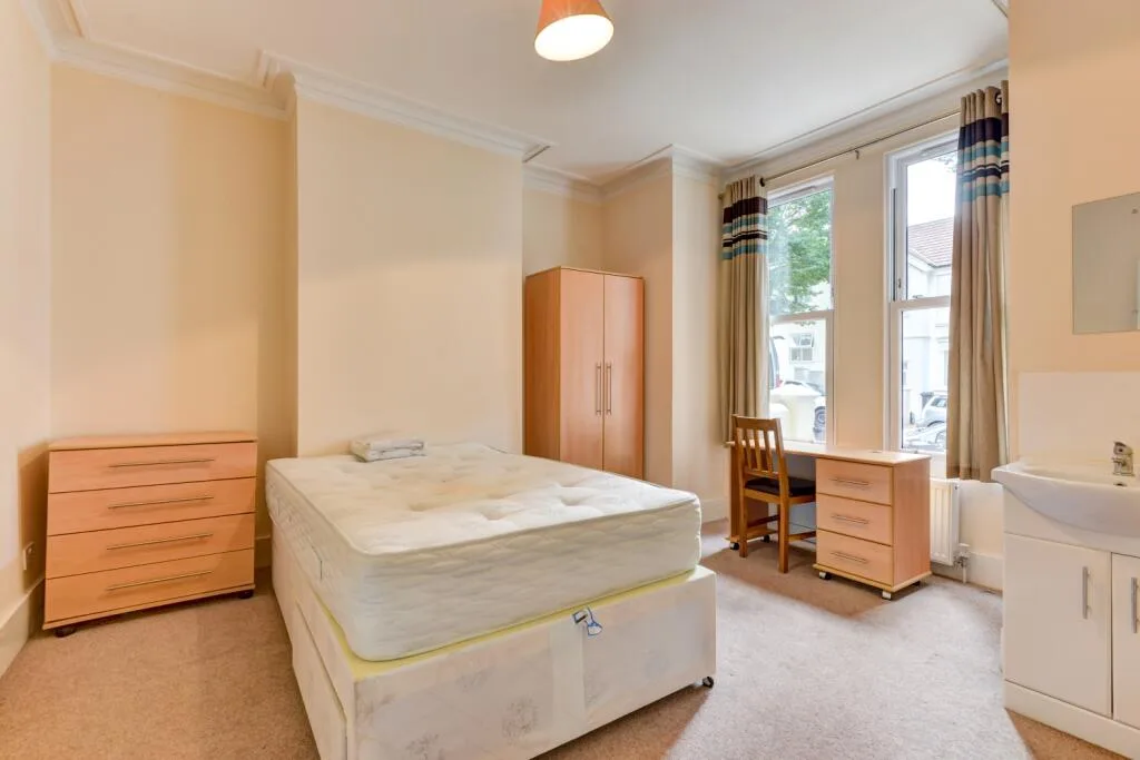 6 bedroom terraced house for rent