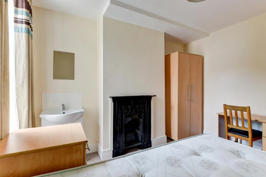 6 bedroom terraced house for rent