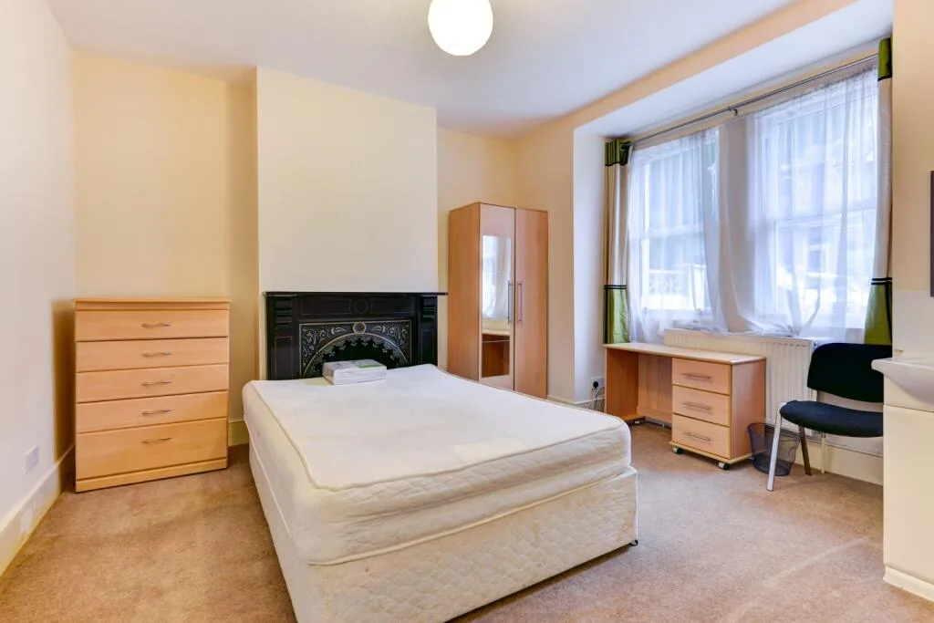 6 bedroom terraced house for rent