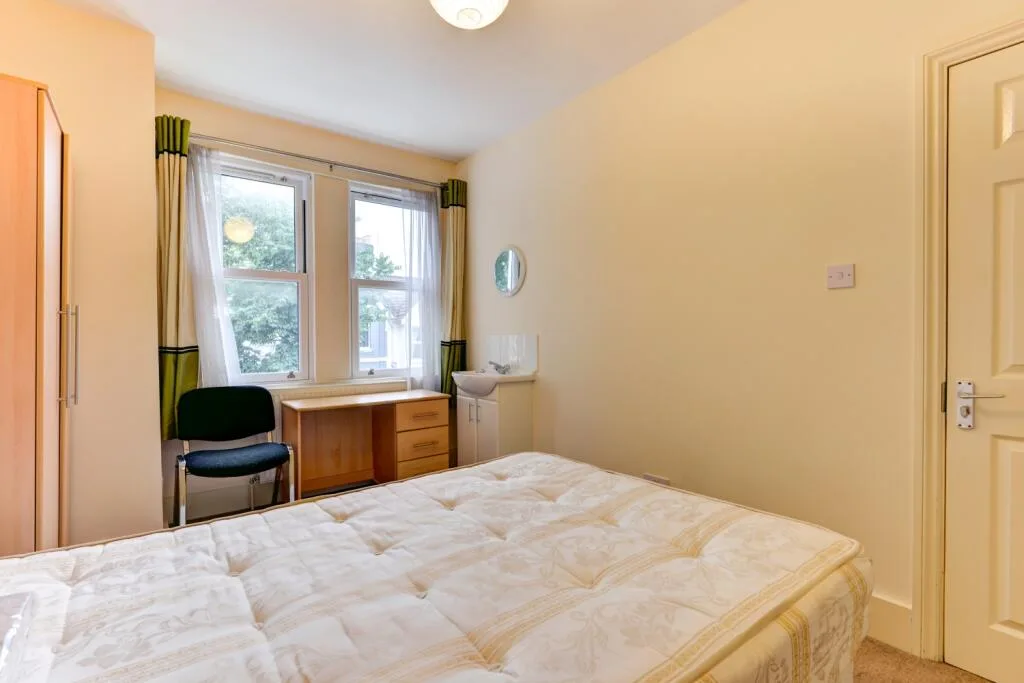 6 bedroom terraced house for rent