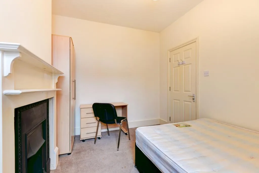 6 bedroom terraced house for rent