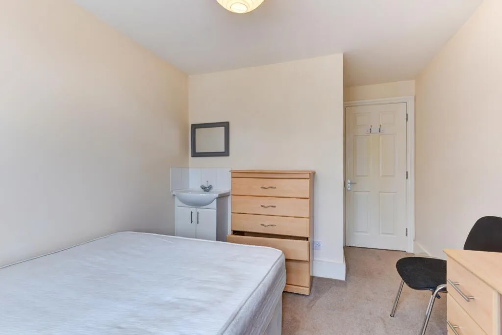 6 bedroom terraced house for rent