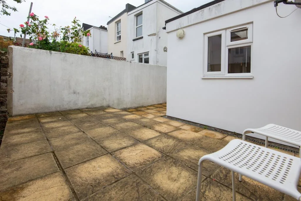 6 bedroom terraced house for rent