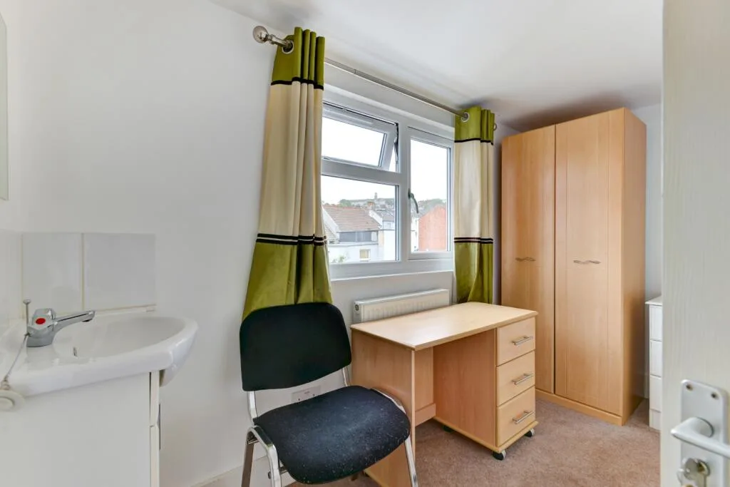 6 bedroom terraced house for rent