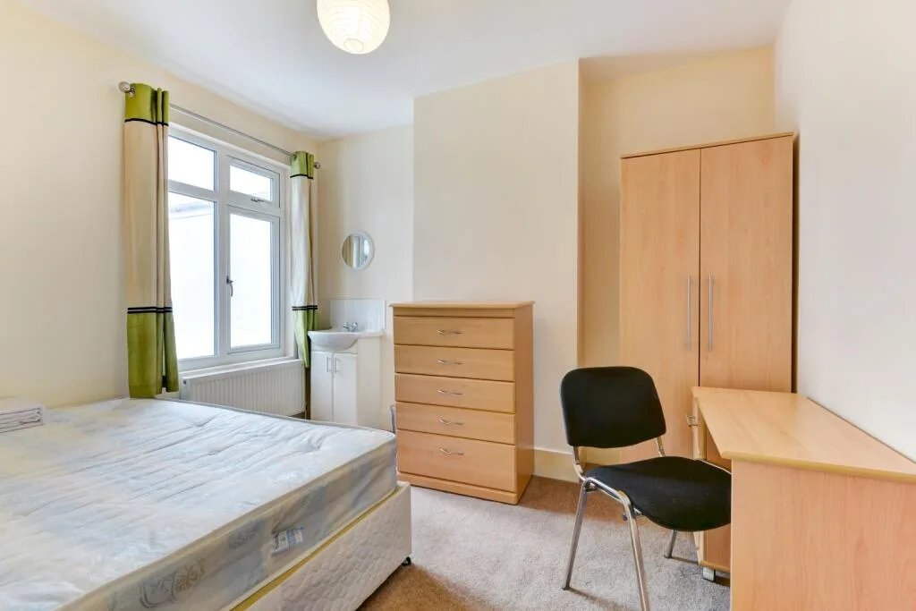 6 bedroom terraced house for rent